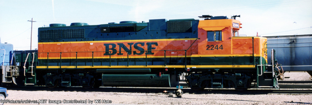 BNSF GP38 2244